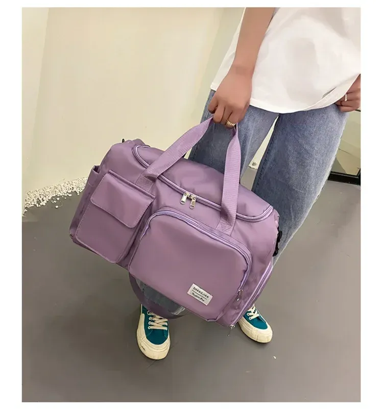 Sac de voyage femme, présentation élégante