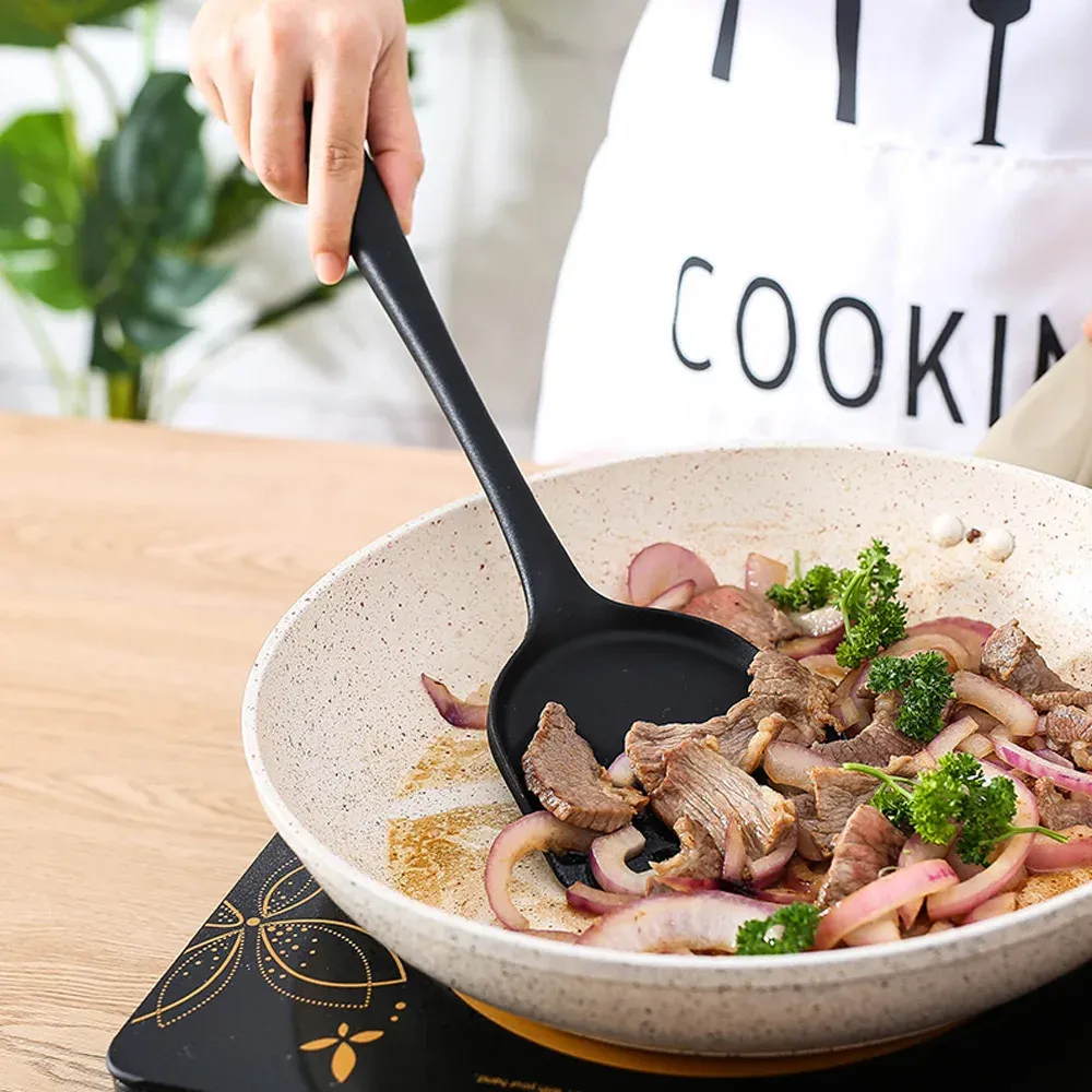 Spatule en silicone en cuisine