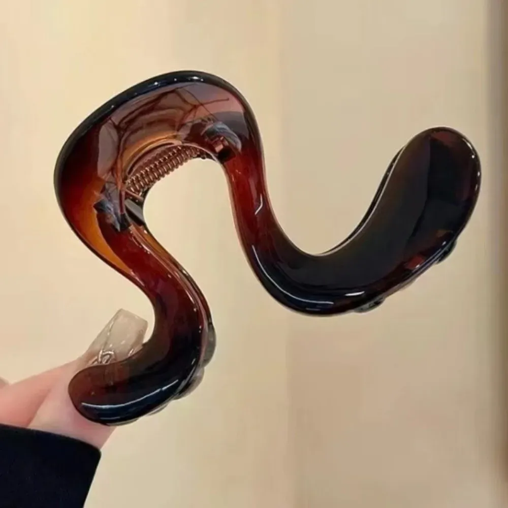 Pince à cheveux élégante, détail de la finition