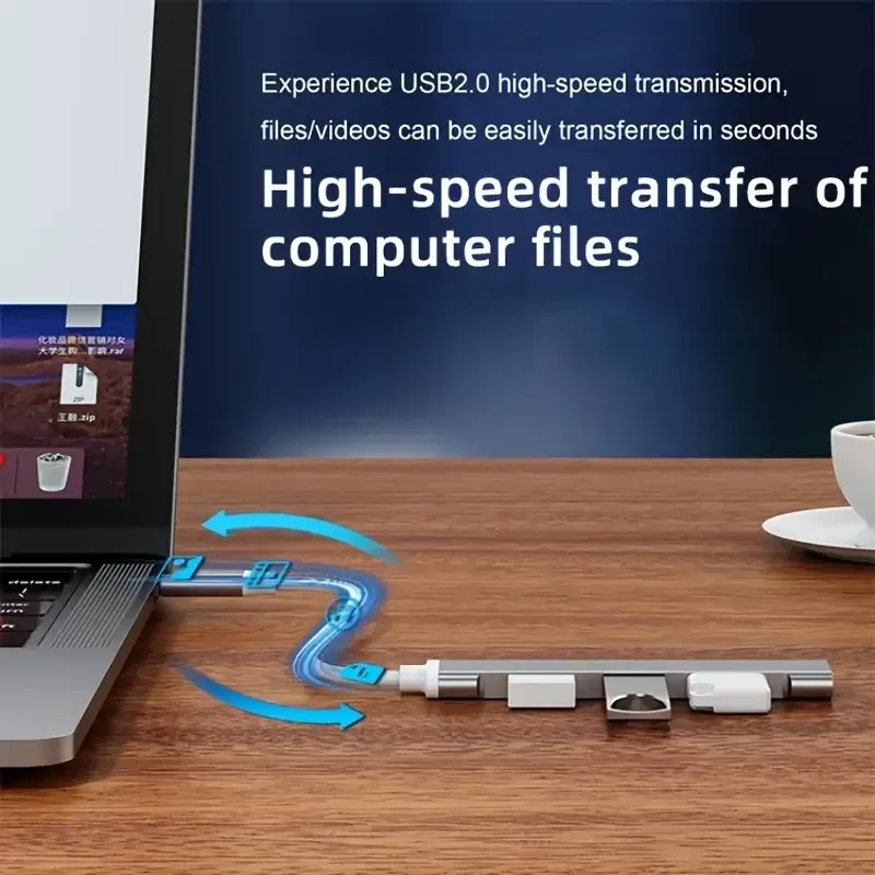 Hub USB compact posé sur un bureau