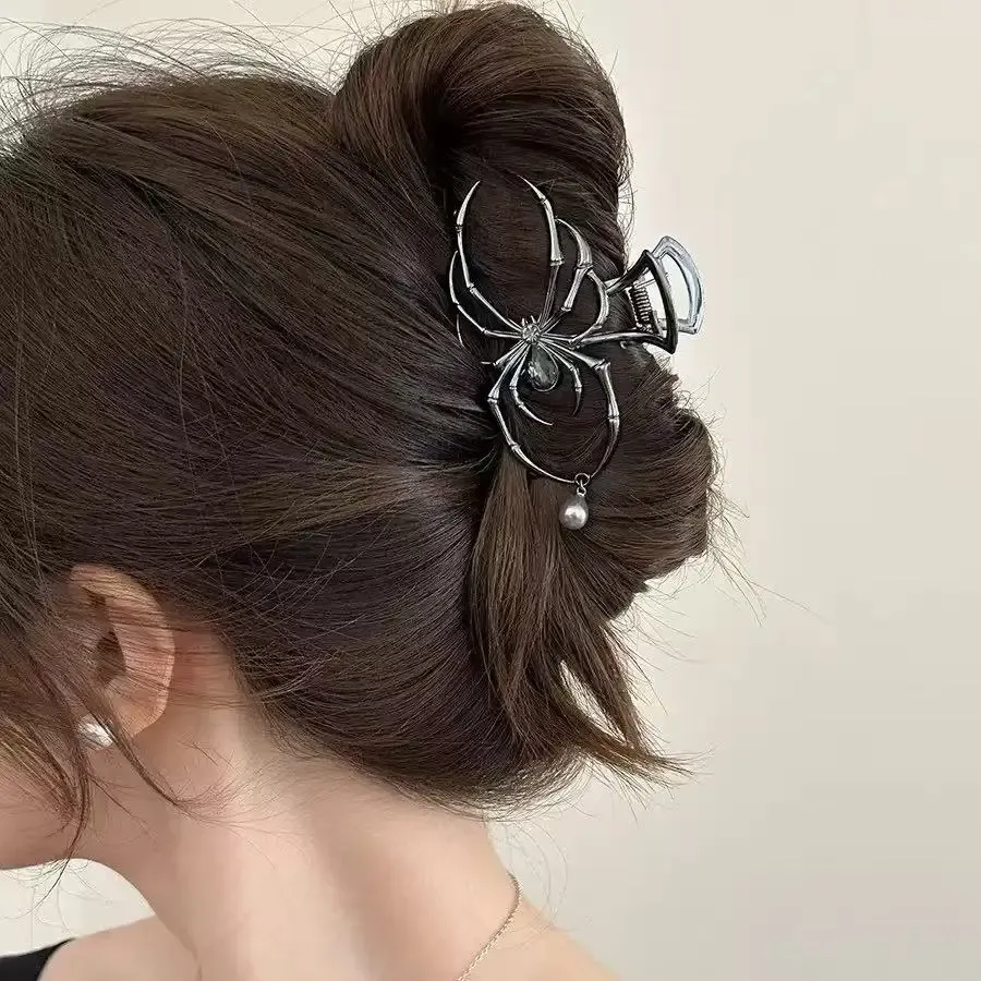 Pince à cheveux Y2K pour femme, ornée de fausses perles, en alliage métallique, motif crâne et griffe d'araignée, pour un usage quotidien 4