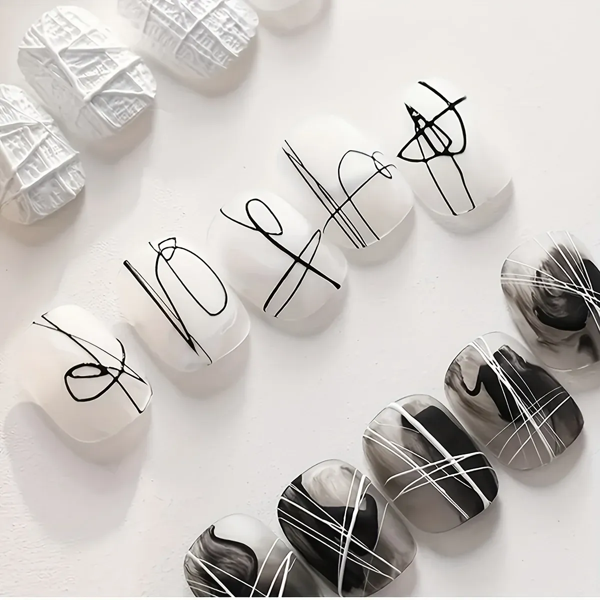 Motifs artistiques sur ongles