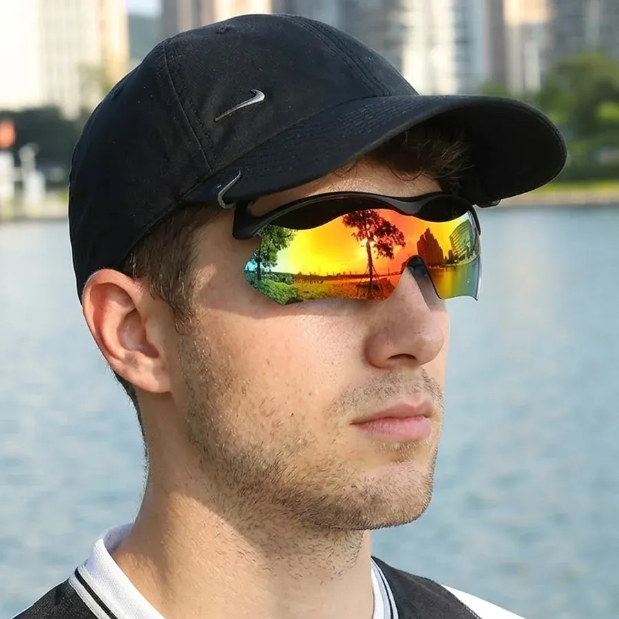 Lunettes de soleil à clipser, détail de la fixation sur casquette