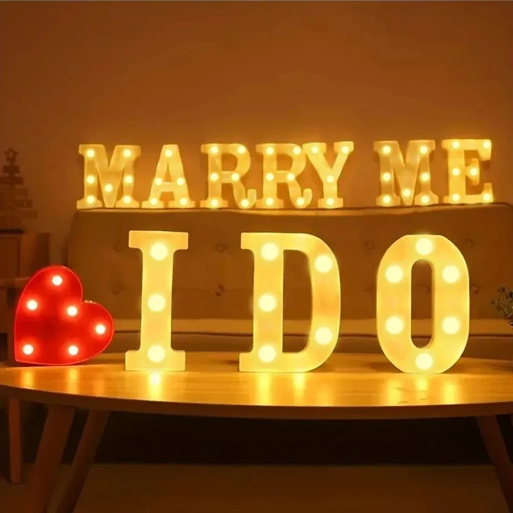 Lampe alphabet lumineuse dans un intérieur
