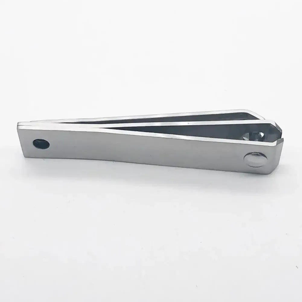 Détail de la lame droite du coupe-ongles