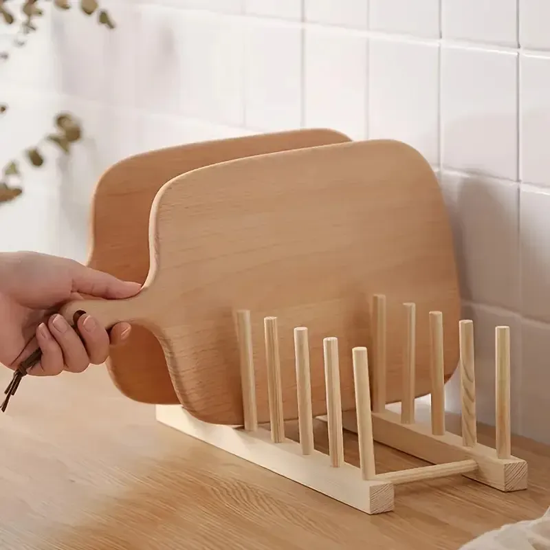 Support de vaisselle en bois avec assiettes