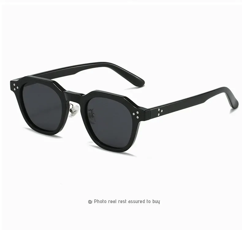 Lunettes de soleil rétro, vue de côté