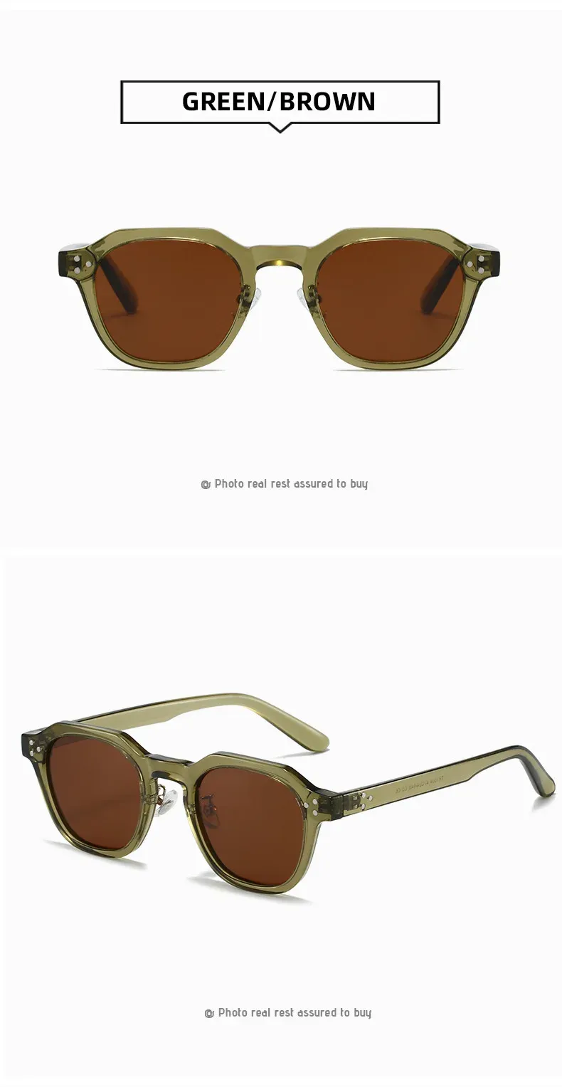Lunettes de soleil rétro, au bord de la mer