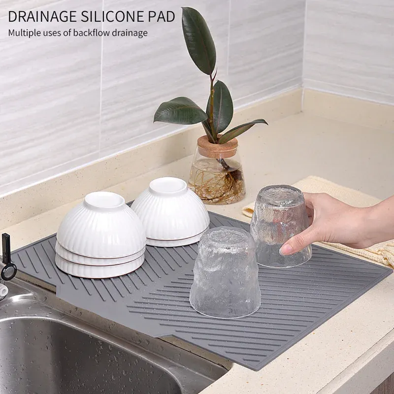 Tapis de séchage en silicone en situation de cuisine