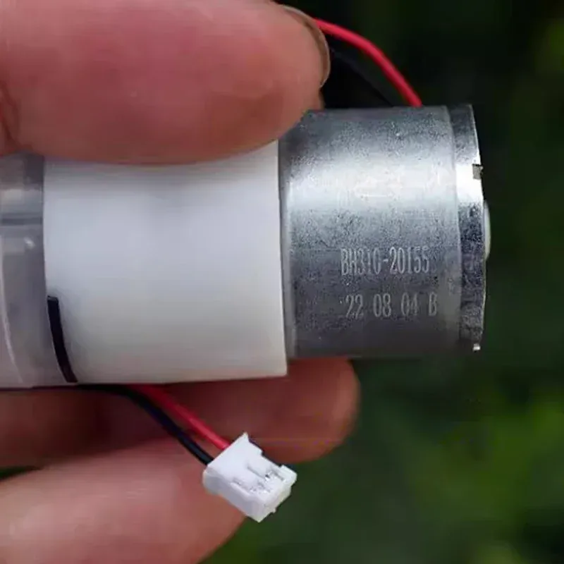 Pompe à mousse, intégration dans un distributeur