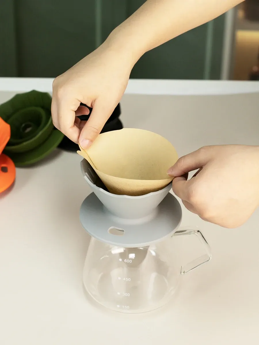 Filtre à café pliable en silicone sous différents angles