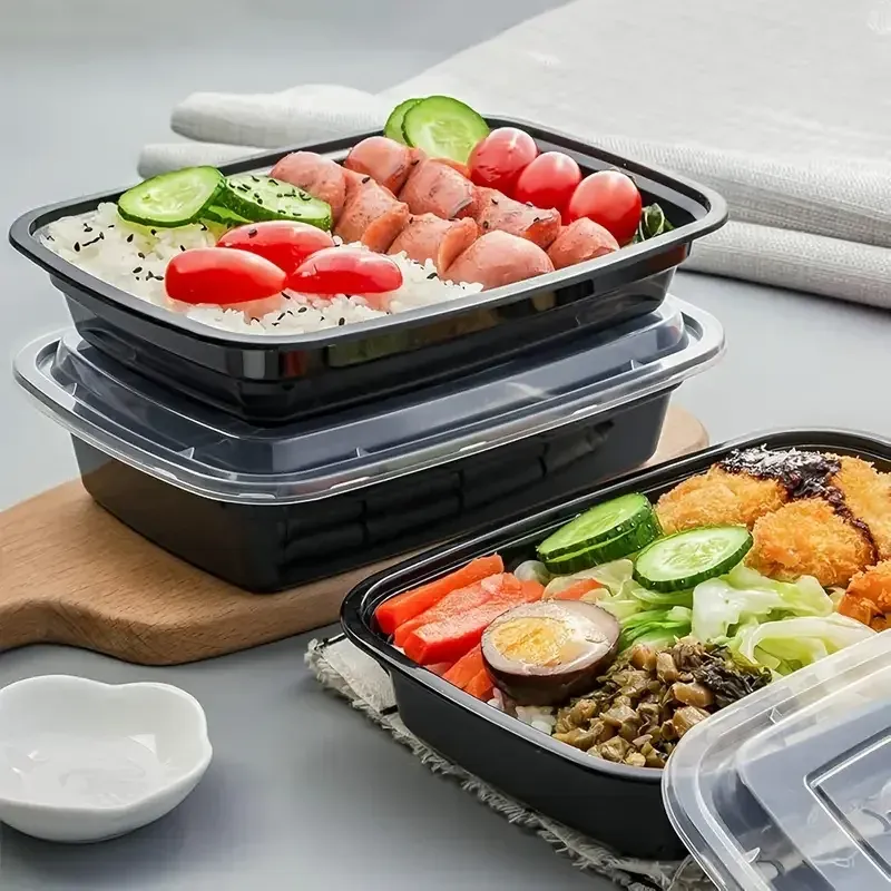 Boîtes alimentaires disposées pour la conservation des repas