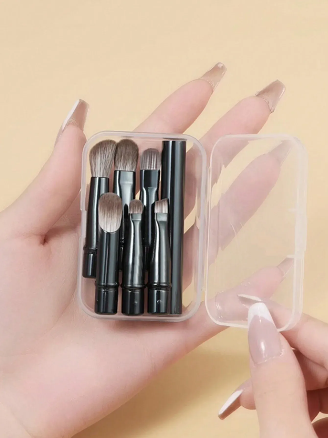 Ensemble de 6 pinceaux de maquillage portables noirs avec têtes de rechange, dont un pinceau contour du nez, idéal pour le voyage - Image 1