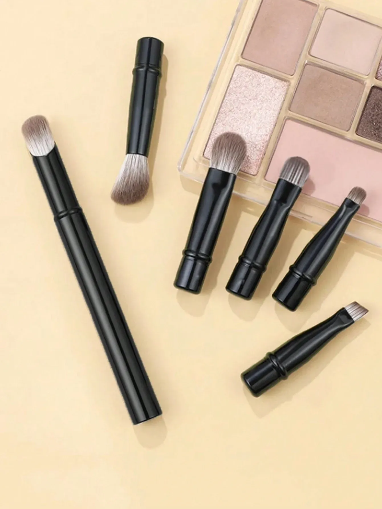Ensemble de 6 pinceaux de maquillage portables noirs avec têtes de rechange, dont un pinceau contour du nez, idéal pour le voyage 2