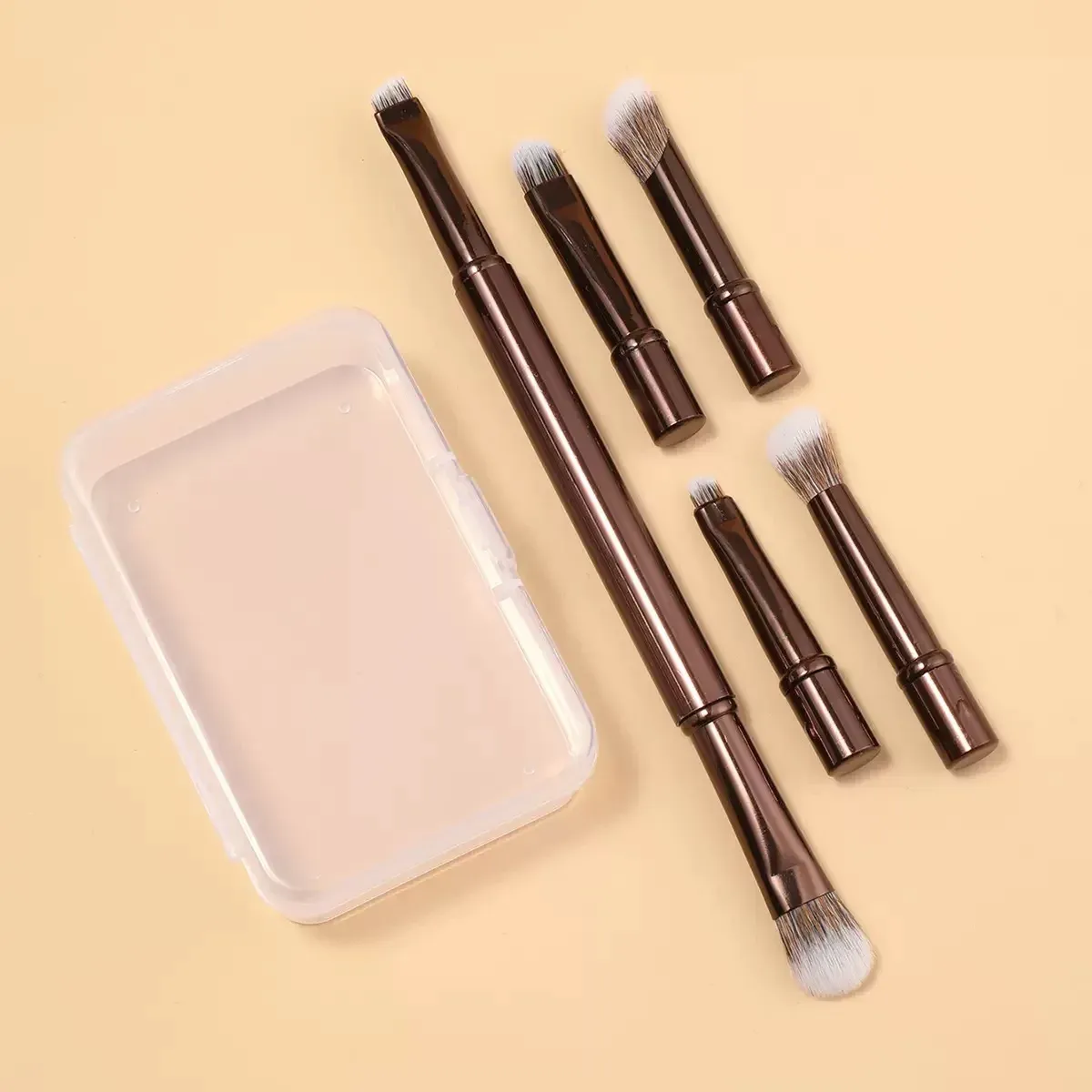 Pinceaux de maquillage portables en situation