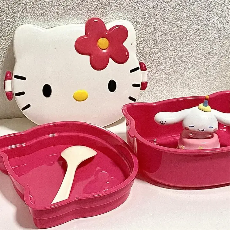 Boîte à lunch Hello Kitty, en situation quotidienne