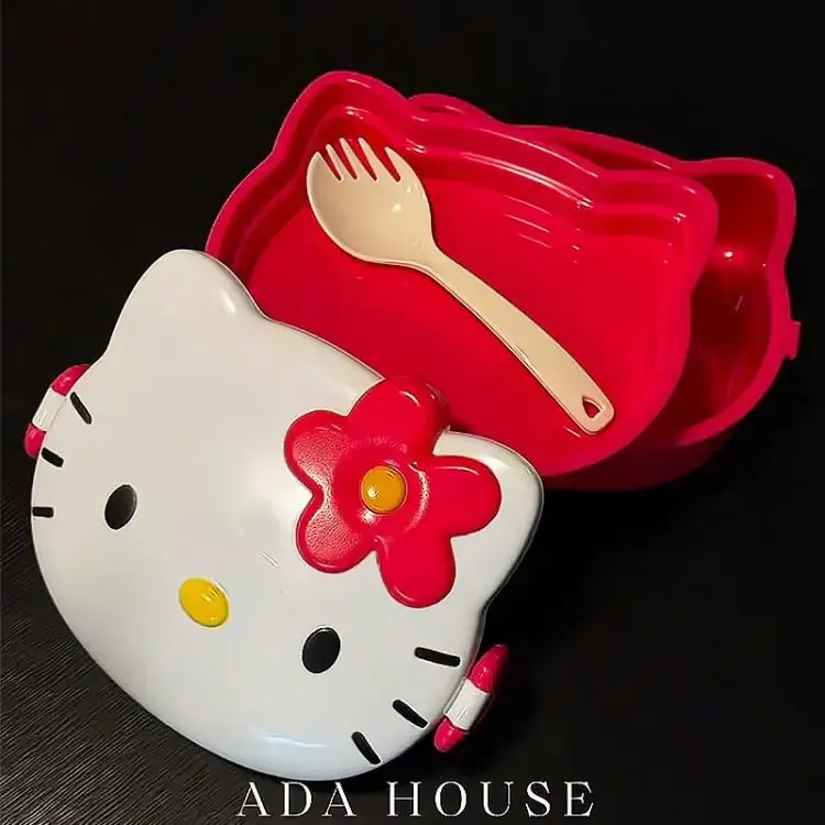 Boîte à lunch Hello Kitty, en situation de repas