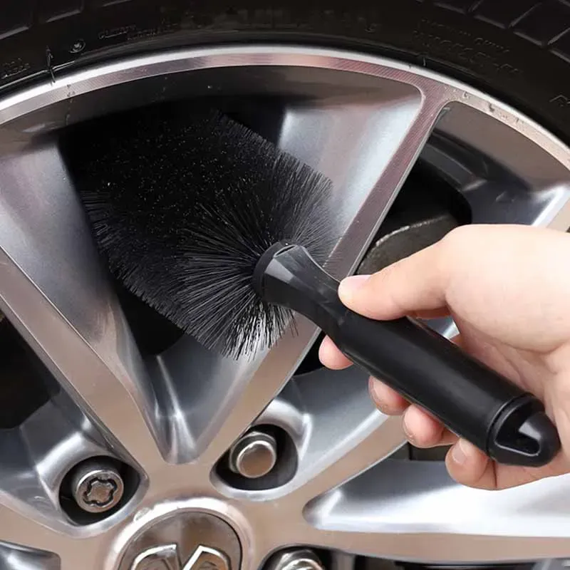 Brosse de nettoyage pour jantes en situation