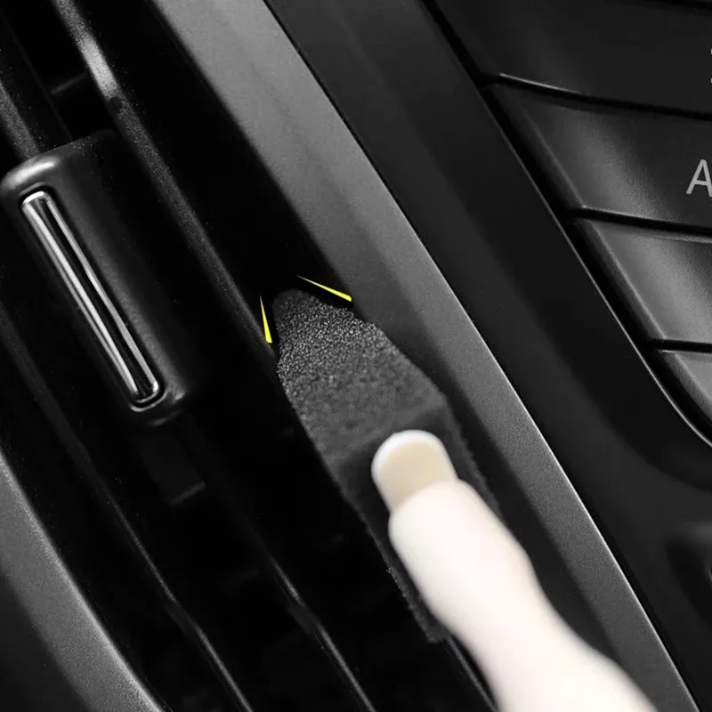Outil de nettoyage pour grilles de ventilation de climatisation automobile 2