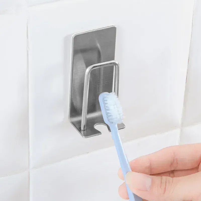 Porte-brosse à dents en acier inoxydable, en contexte de salle de bains