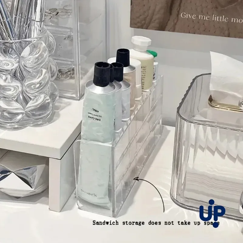 Détail des compartiments de l'organisateur de maquillage