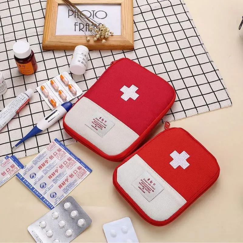 Mini sac à médicaments en détail