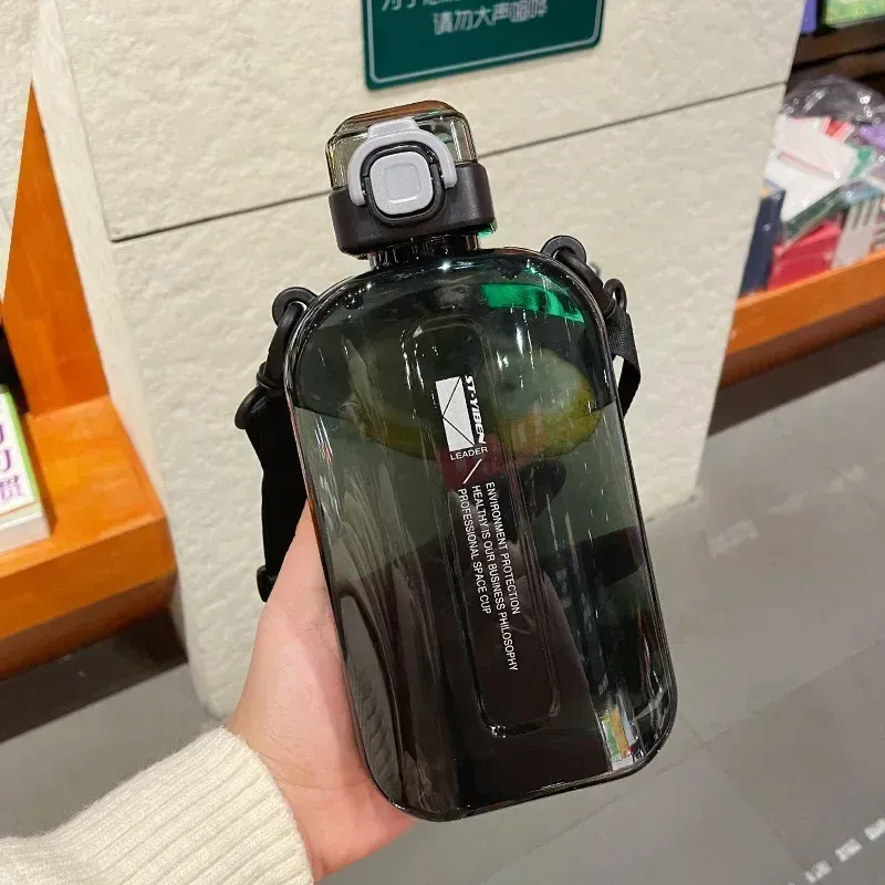 Bouteille d'eau carrée plate transparente, gourde de voyage portable avec sangle réglable, gourde fine et élégante pour le sport et le camping 8
