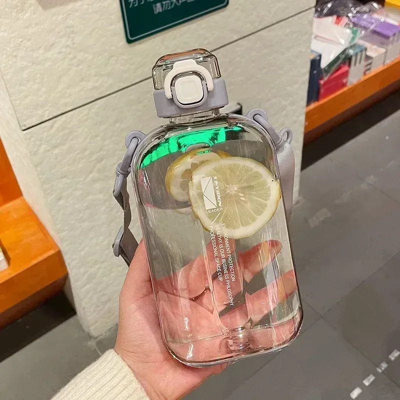 Bouteille d'eau carrée plate transparente, gourde de voyage portable avec sangle réglable, gourde fine et élégante pour le sport et le camping 7