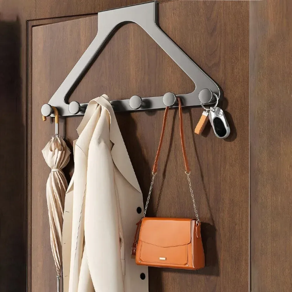 Porte-manteau à suspendre sur la porte, mise en situation