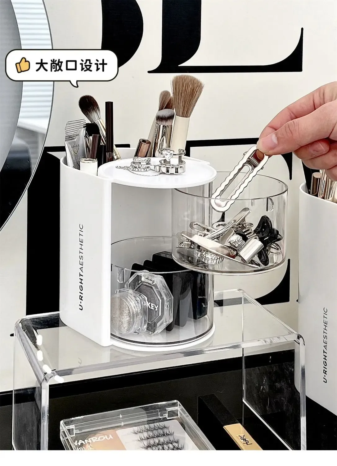 Organisateur de maquillage, ambiance de salle de bain