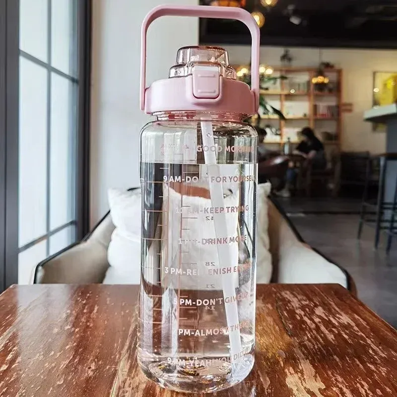 Gourde de sport portable de 2 litres avec paille 10