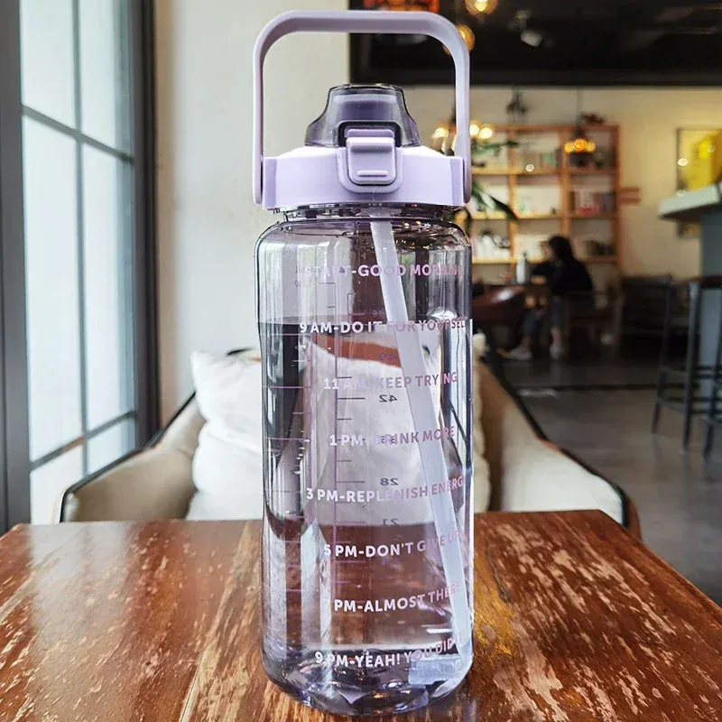 Gourde de sport portable de 2 litres avec paille 11