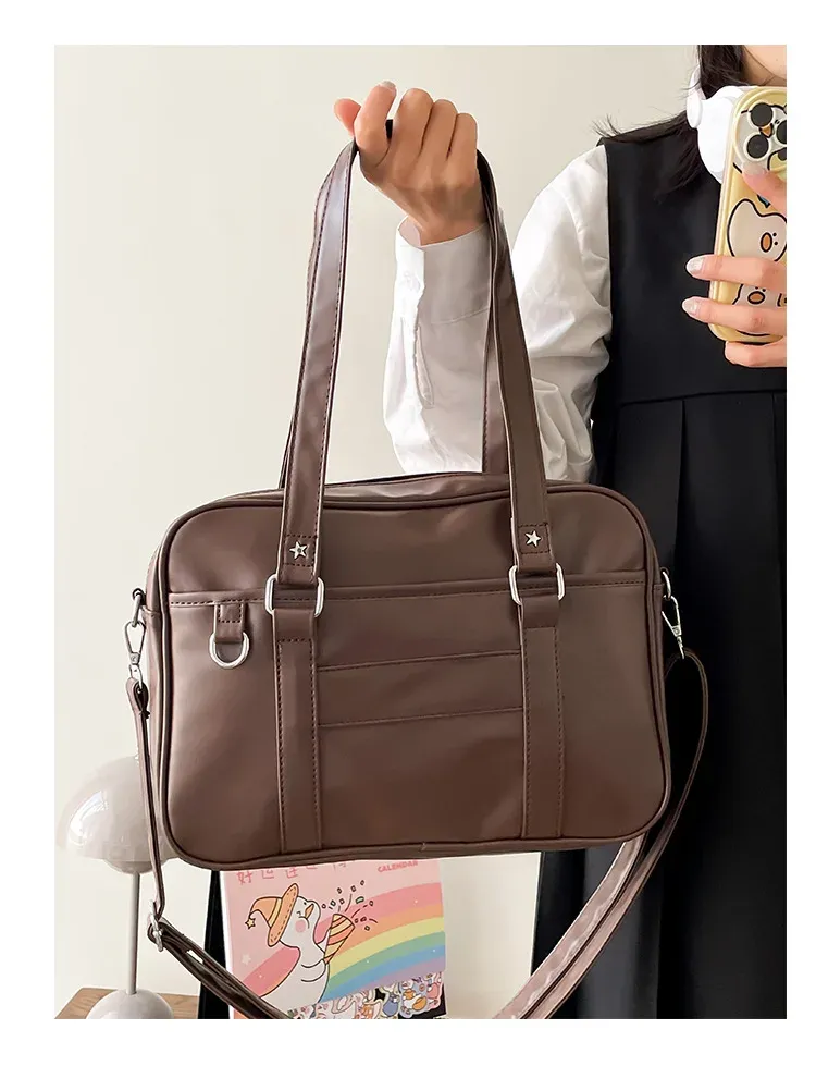 Sac JK porté en bandoulière