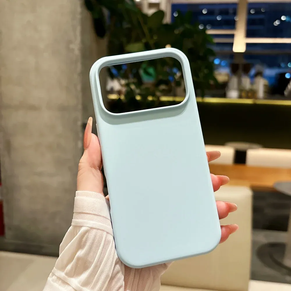 Coque souple aux bords protecteurs
