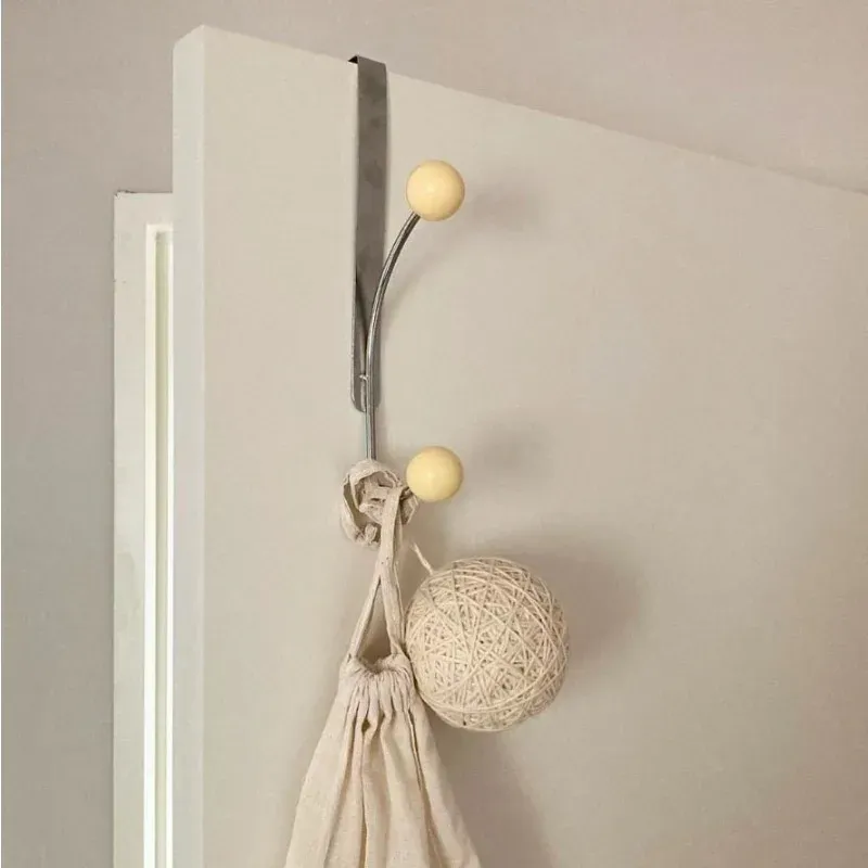 Détail du crochet métallique et de sa finition