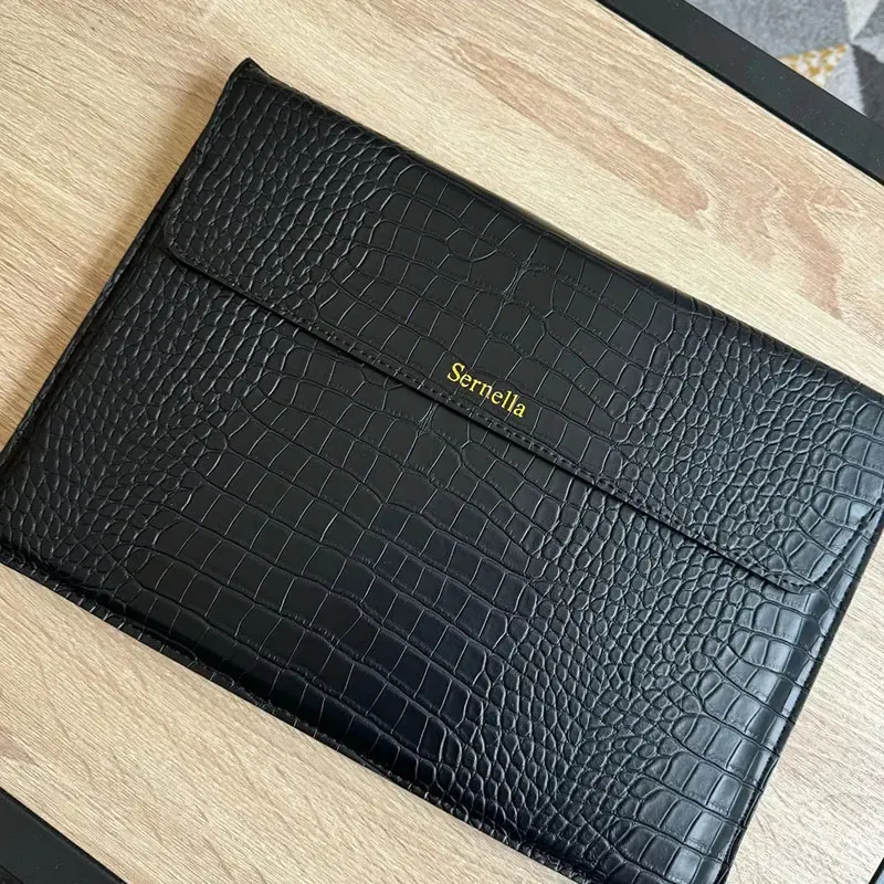 Étui en cuir lisse personnalisable avec monogramme et initiales pour MacBook Air 13 pouces et MacBook Pro Retina 15 pouces 3