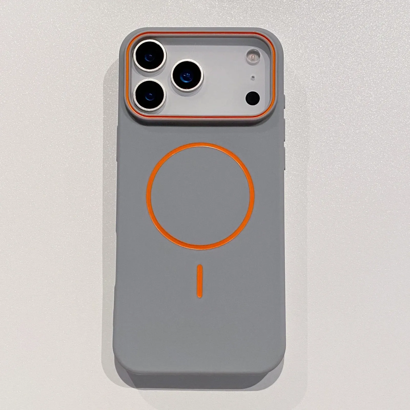 Coque magnétique mate pour iPhone, vue finale