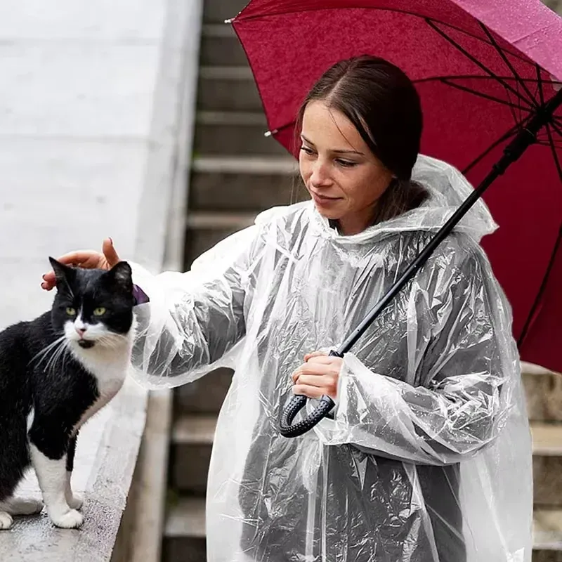 Poncho de pluie jetable imperméable 12 pièces, transparent et portable, pour adultes, idéal pour la randonnée, la montagne, le voyage et les urgences 2