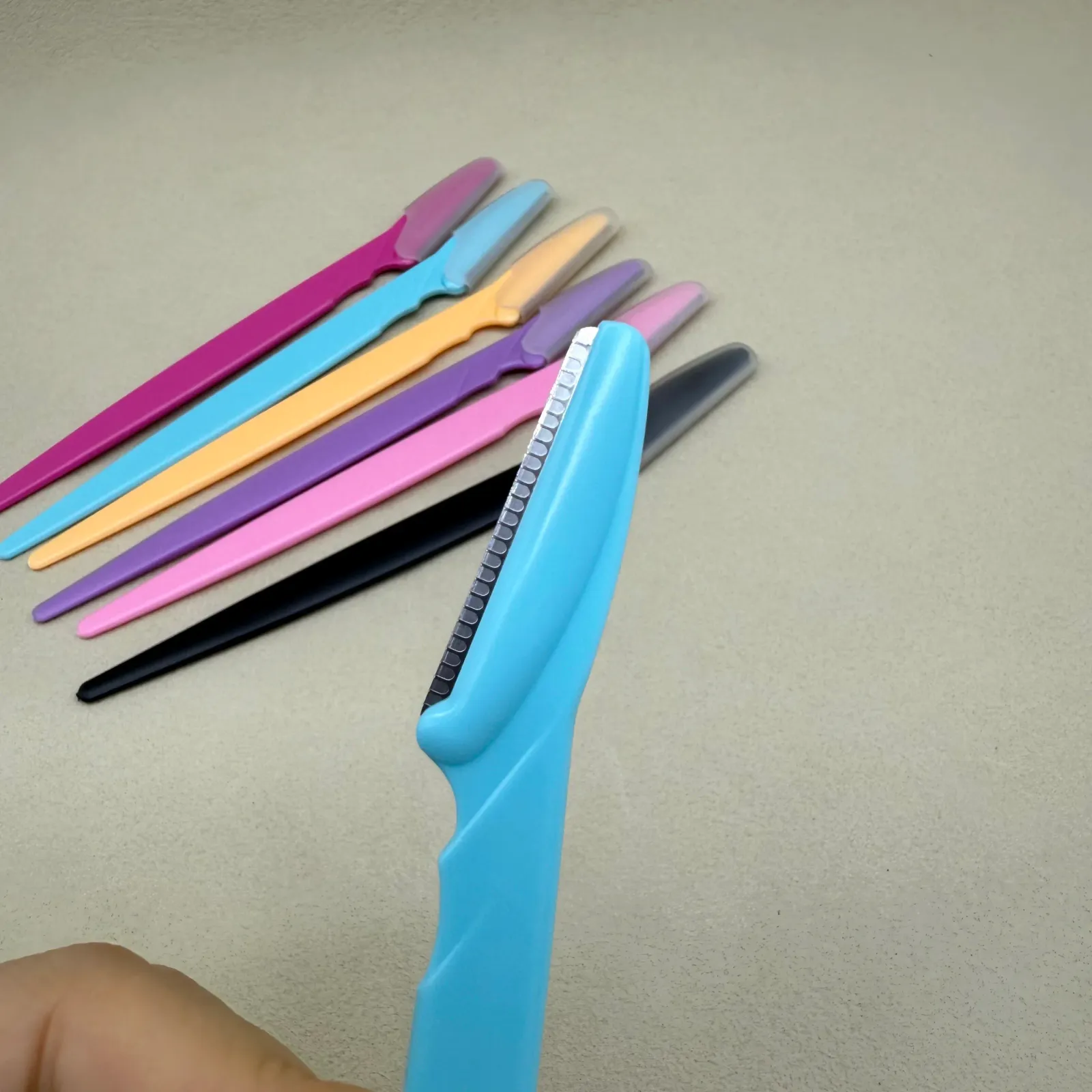 Finition précise des sourcils