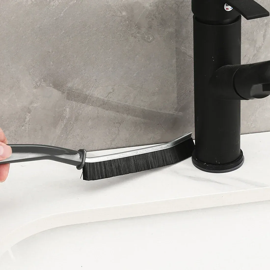 Brosse de nettoyage dans un intérieur