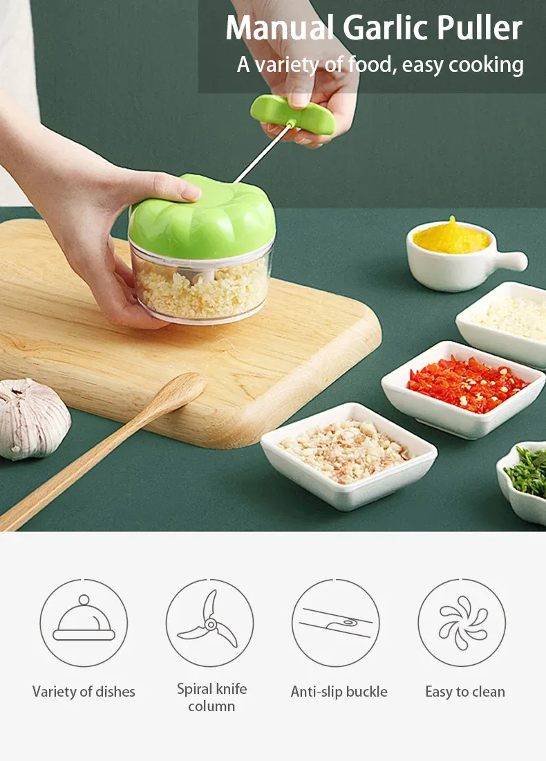 Mini hachoir alimentaire multifonction en situation de cuisine