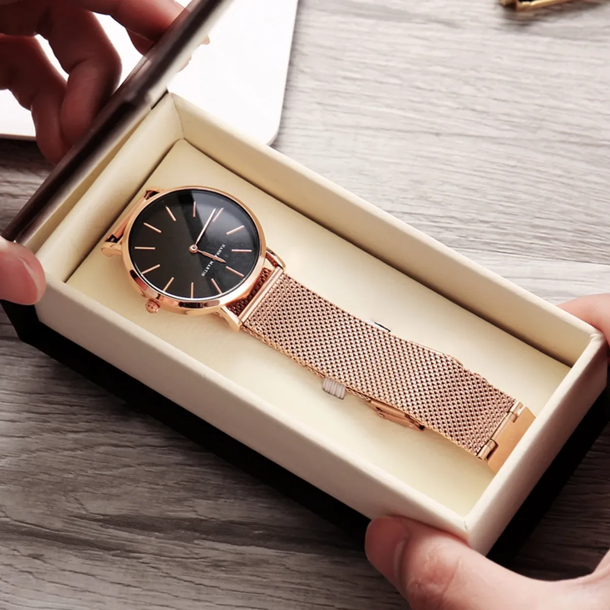 Montre Femme HANNAH MARTIN, Style Nordique Minimaliste, Mouvement Quartz Japonais, Étanche 3 Bar, 36 mm, Or Rose Intégral 4