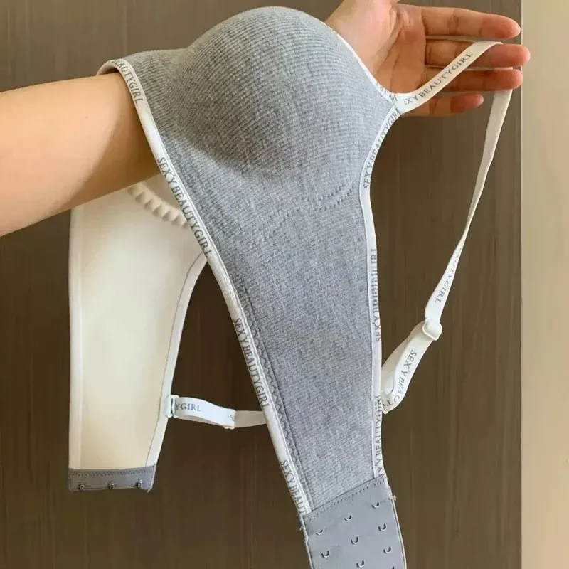 Bralette invisible sous un t-shirt