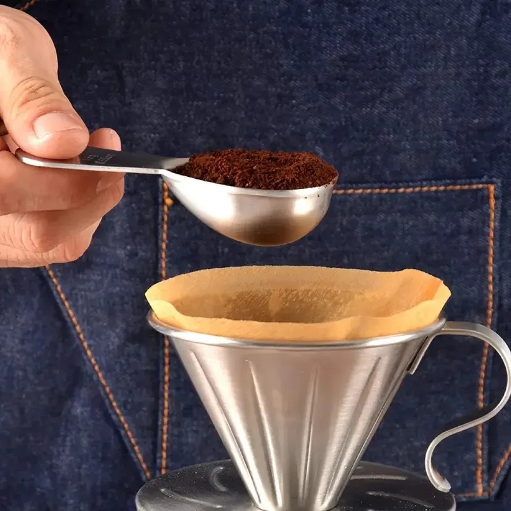 Cuillère à café en acier inoxydable, vue de profil