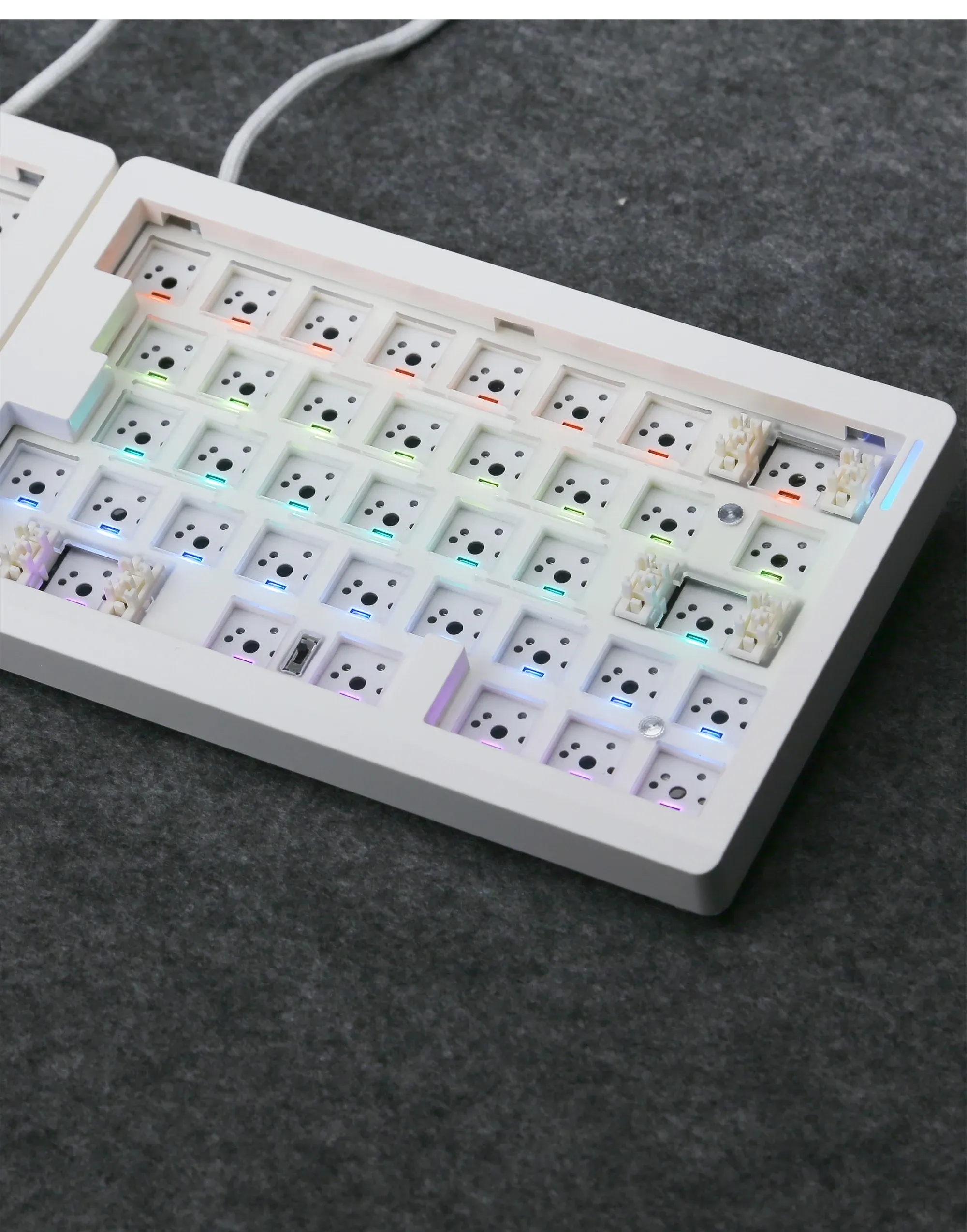 Clavier mécanique de jeu ZUOYA GMK70 VIA/QMK, kit modulaire filaire et sans fil Bluetooth, à montage à chaud et compatible switches interchangeables, clavier scindé personnalisable 3