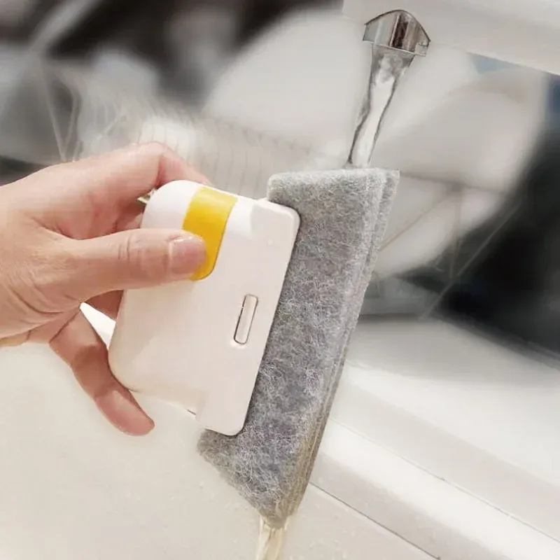 Brosse universelle pour fenêtre et porte, nettoyage d'un encadrement