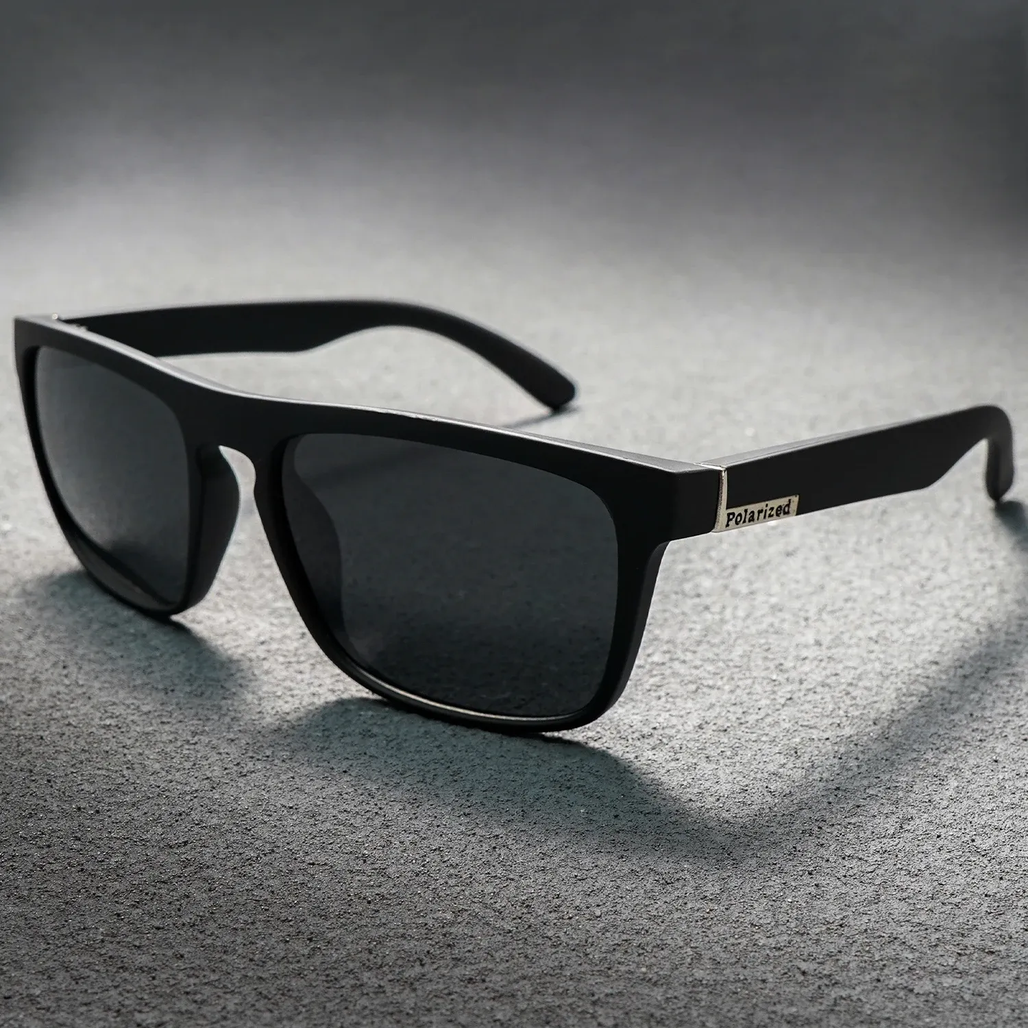 Lunettes de soleil carrées polarisées, détail de la monture