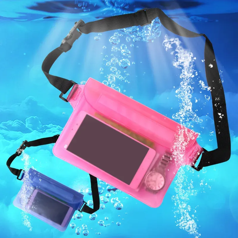Sac de natation transparent avec smartphone à l'intérieur