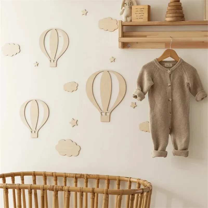 Autocollants muraux en bois ballons à air chaud, nuages et étoiles
