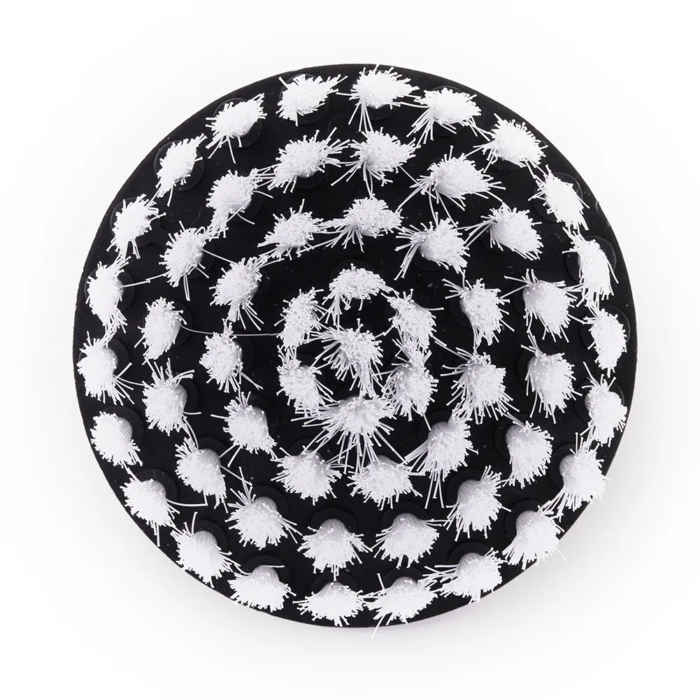 Utilisation de la brosse sur carrelage